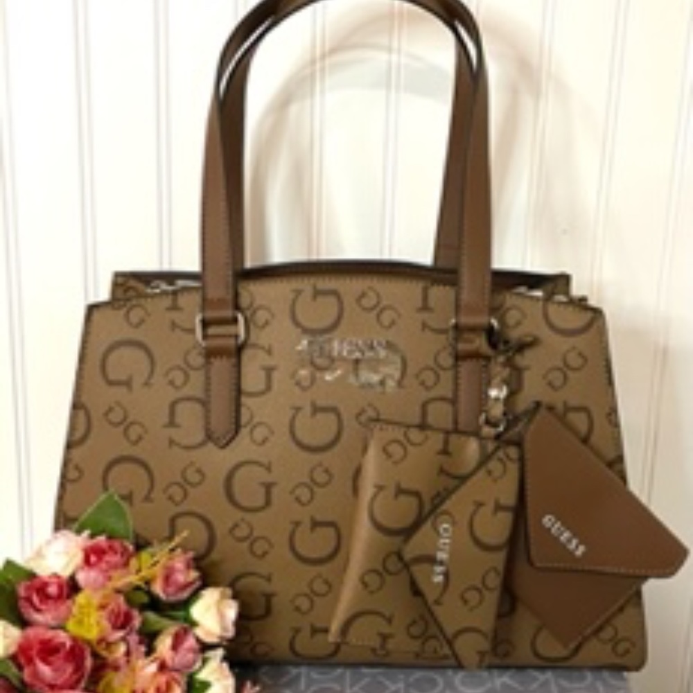 New Gorgeous Guess Handbag 2 extra Coin Bags Detachable